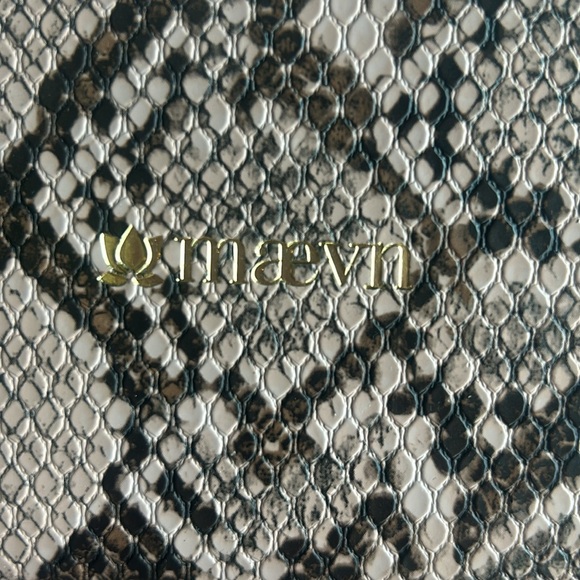 Dusky pink small backpack. Many pockets with zipper close. 13 x 13 - Picture 2 of 5